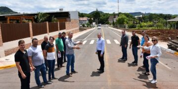 Município inaugura asfalto e anuncia novas obras