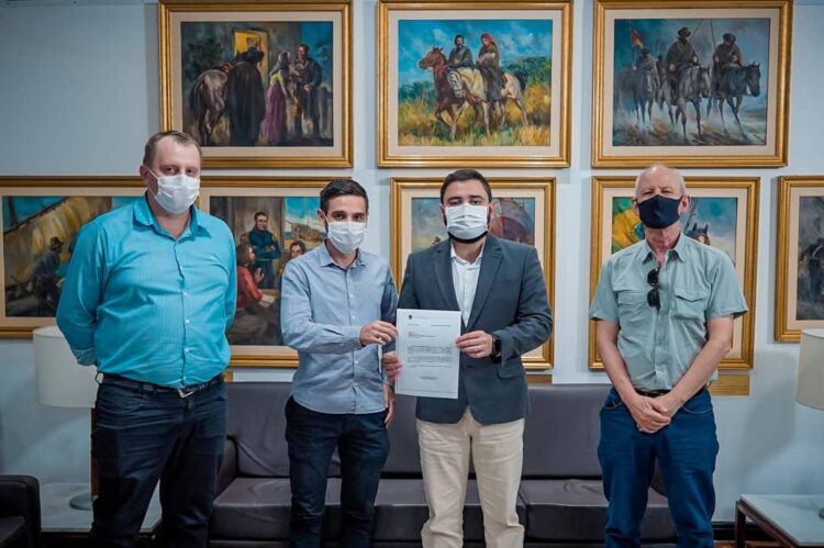 Prefeito participa de treinamento e pleiteia recursos para o hospital