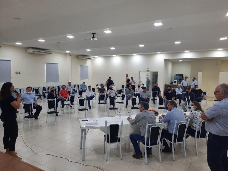 Amvat debate regionalização do saneamento e situação das MEIs