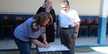 Cemai recebe doação de móveis da Escola Moinhos