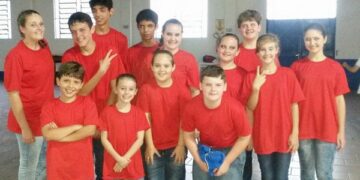 Oficina movimenta crianças e adolescentes