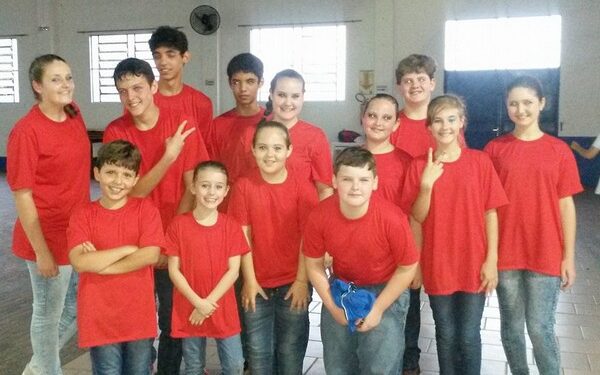 Oficina movimenta crianças e adolescentes