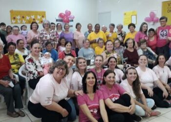 Evento alusivo ao Outubro Rosa trabalha prevenção do câncer de mama