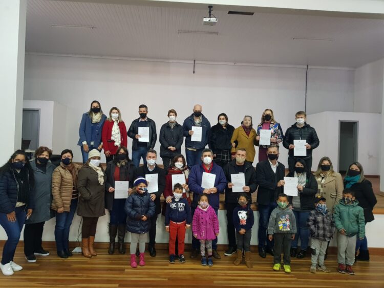 Escola apresenta projeto para instalação do ensino médio com ênfase no meio rural