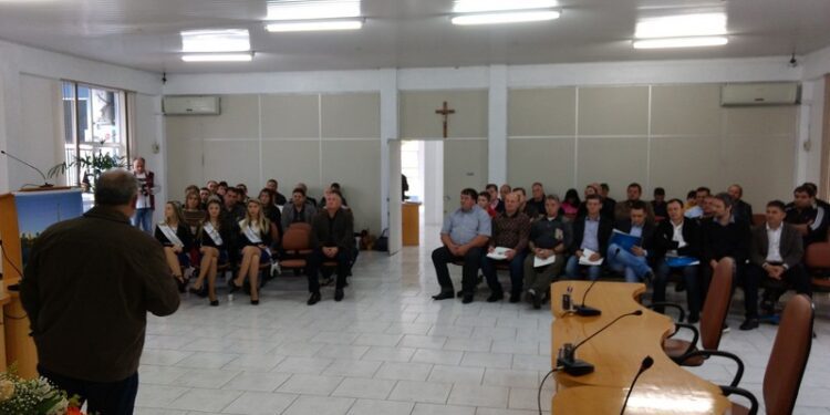 Reformas pautam encontro de Legislativos em Muçum