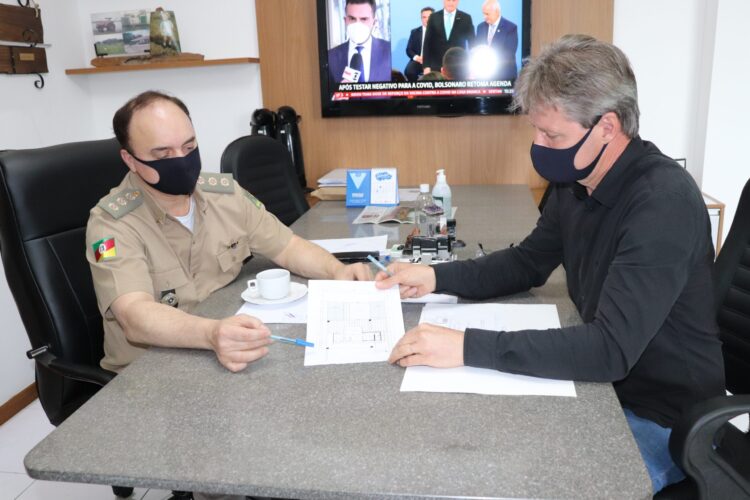 Prefeito encaminha parceria para ampliar sede da Brigada Militar