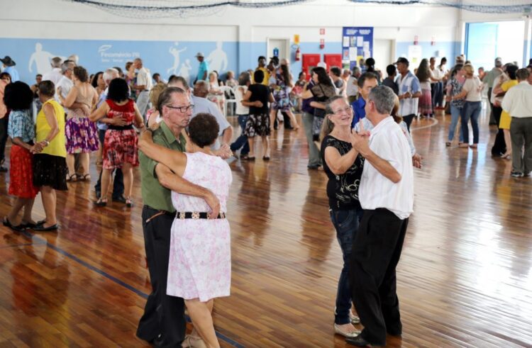 Dia 13 ocorre o próximo baile da Terceira Idade