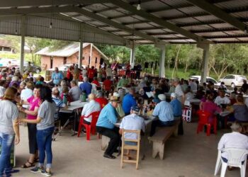 Colinas reúne 250 pessoas em Encontro Municipal do Idoso