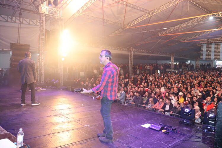 Banda gaúcha Nenhum de Nós relembrou clássicos no terceiro dia de Festa de Maio
