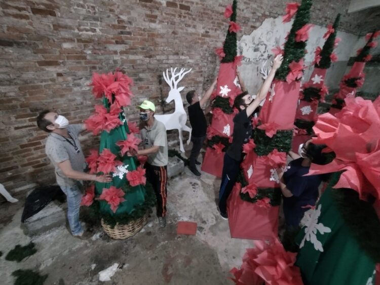 Instalação da decoração inicia preparação do Natal em Estrela