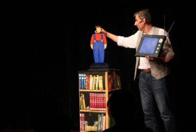 Eric Chartiot apresentará diversos espetáculos que mesclam a contação de histórias com ilusionismo (Foto: Divulgação)