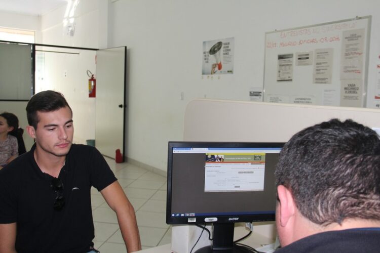 Estrela fecha semestre positivo na criação de vagas
