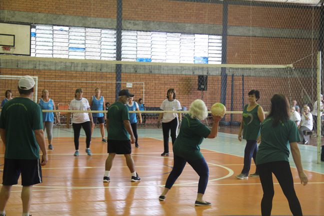 Regional de câmbio reúne mais de 200 atletas da terceira idade