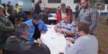 Campeonato Municipal de Canastra premia os vencedores