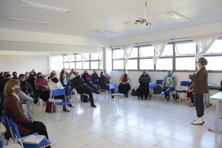 Professores da rede municipal de ensino têm Formação Continuada