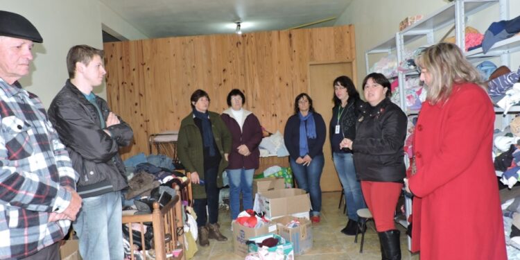Conselho Municipal da Assistência Social realiza reunião e acompanha doação de agasalhos