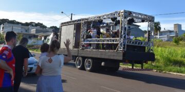 Caravana Luminosa leva o Natal aos bairros e localidades de Estrela