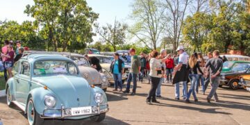 Exposição reúne carros e motos antigos na Estrela Multifeira