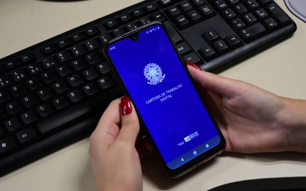 Carteira de Trabalho passa a ser oferecida apenas na versão digital