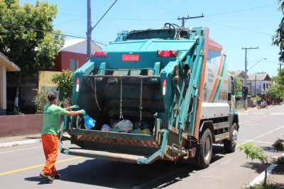 Coleta de lixo é feita por duas empresas contratadas pelo município  (Foto: Paulo Ricardo Schneider)