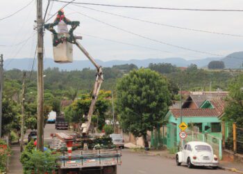 Natal em Estrela: cidade começa a ser decorada