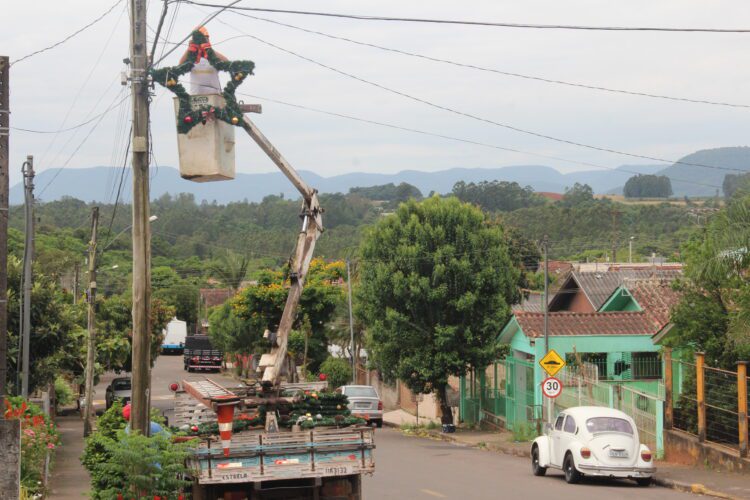 Natal em Estrela: cidade começa a ser decorada