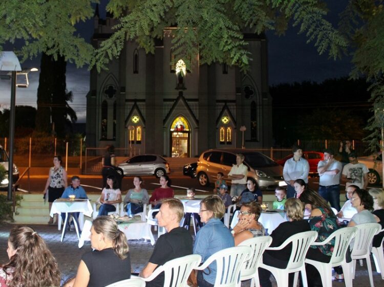 Páscoa da Família é lançada em noite especial na Praça Flores da Cunha