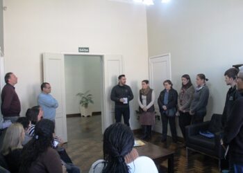 Candidatos ao Conselho Tutelar de Estrela tiram fotos e recebem números