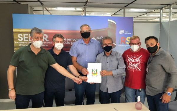 Vice-prefeito Clécio e Busato assinam convênio para obra de pavimentação
