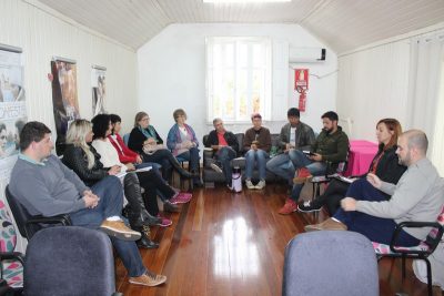 Grupo reúne-se mensalmente para debater o turismo local (Foto: Maica Viviane Gebing)