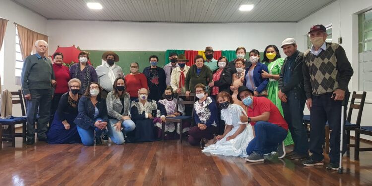 CRAS leva alegria para idosos e deficientes em Marques de Souza