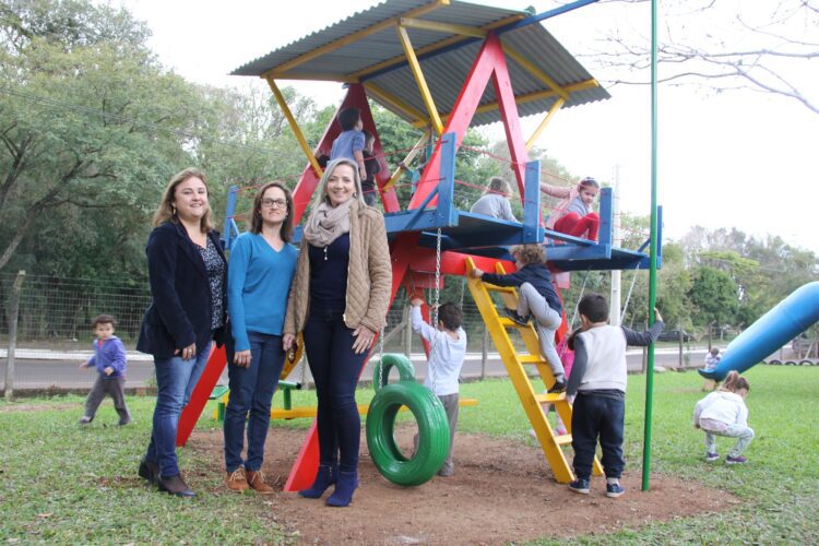 Escolas municipais recebem brinquedos novos para as crianças