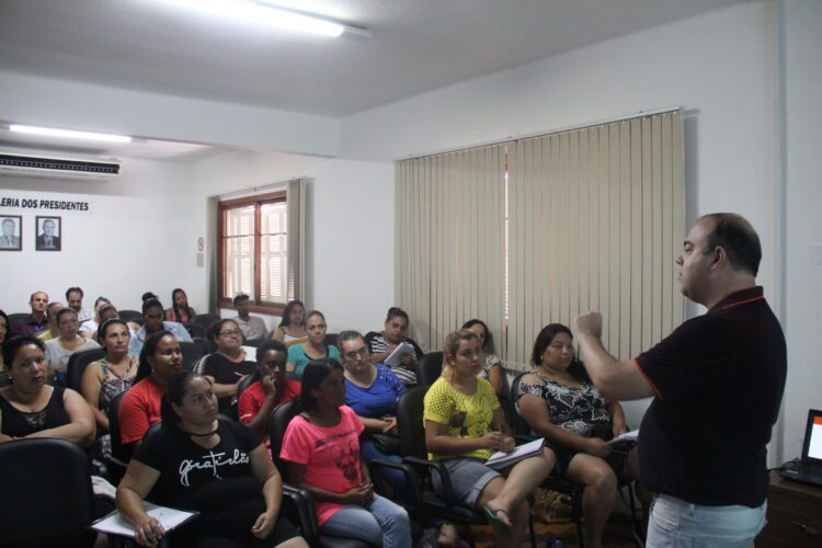 Oficina oportuniza nova capacitação na busca pelo emprego