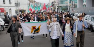 Semana Italiana de Encantado inicia com Desfile dos grupos de Idosos
