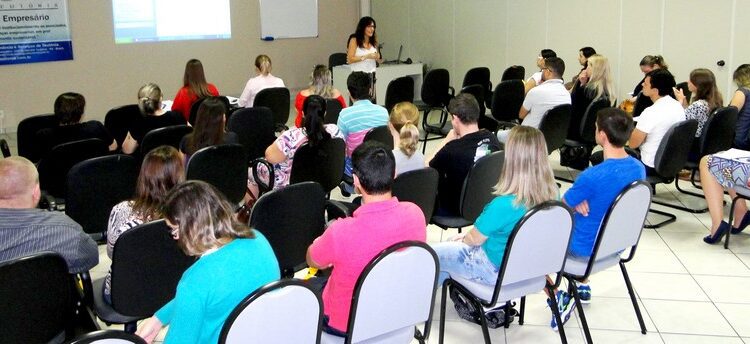 Curso de gestantes auxilia famílias a aproveitarem o momento com mais saúde e bem-estar