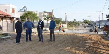 Calçamento comunitário já chega a seis ruas