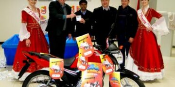 Teutoniense sorteada com motocicleta zero quilômetro