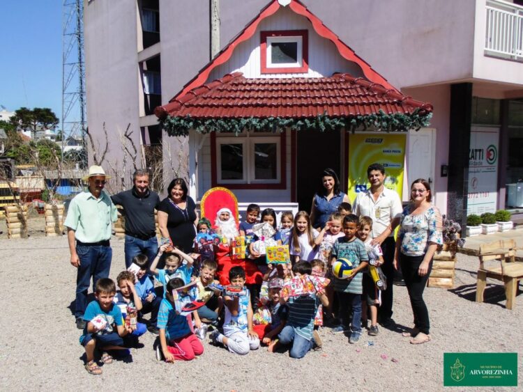 Natal nos Correios contempla 104 crianças no município
