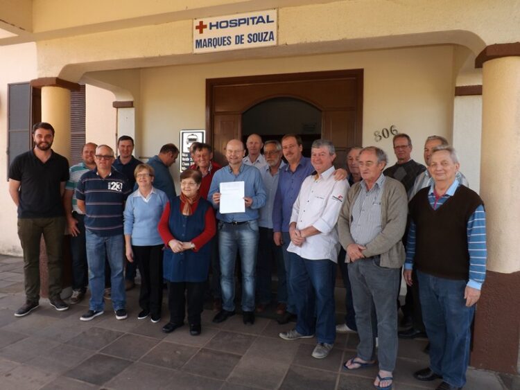 Deputado entrega verba de três emendas parlamentares ao Hospital