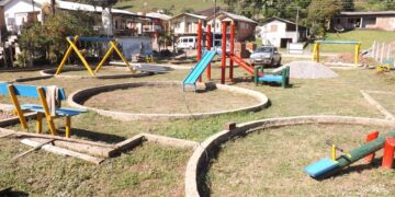 Retomada a obra da praça em Tamanduá