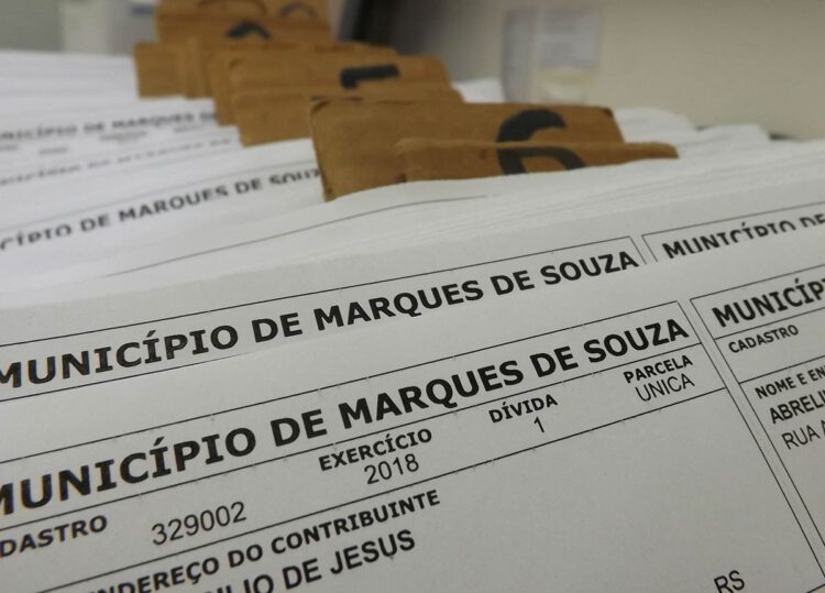 Carnês do IPTU já podem ser retirados