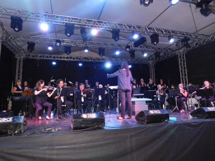 Oclaje propaga a música instrumental e empolga o público em Roca Sales