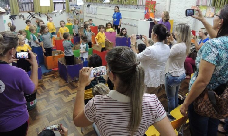 Homenagens pelo Dia das Mães reúnem a família no Colégio Teutônia