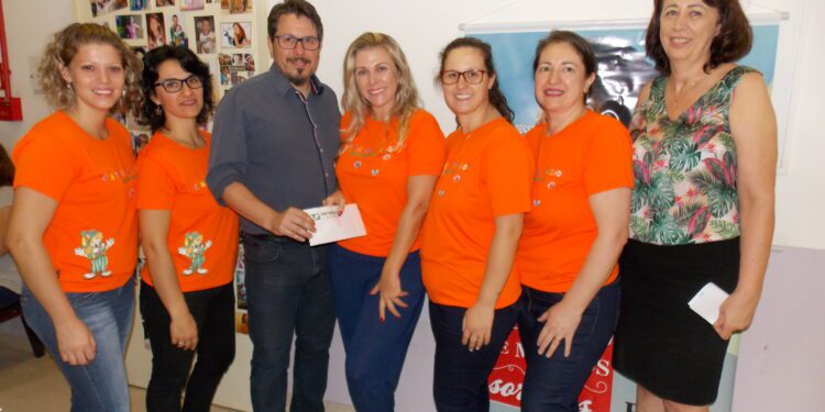 Pacientes e familiares da FUNDEF Lajeado recebem almoço na Casa de Acolhida e Comitê de voluntariado Lenz-Bergesch faz doação