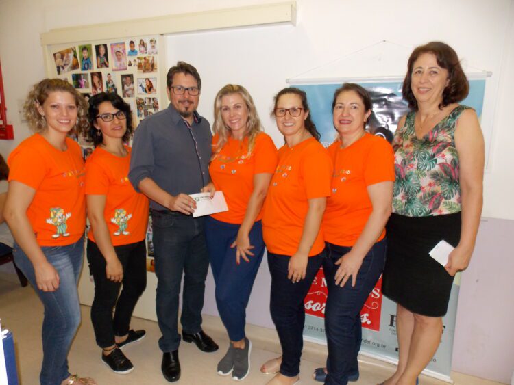 Pacientes e familiares da FUNDEF Lajeado recebem almoço na Casa de Acolhida e Comitê de voluntariado Lenz-Bergesch faz doação