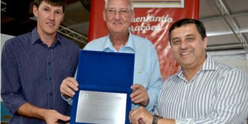 Languiru é referência mundial no manuseio de máquina de envase da Tetra Pak