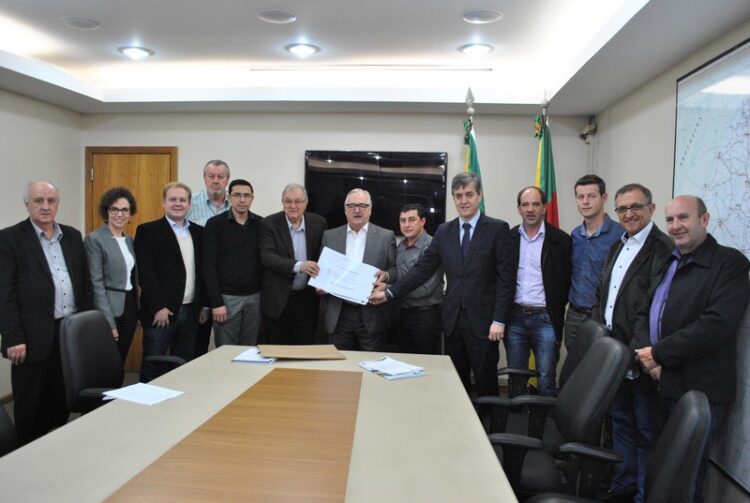 Lideranças apresentam projeto de asfalto entre Encantado e Capitão