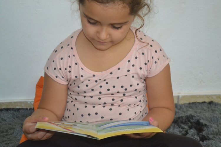 Projeto “Seus litros valem livros” visa estimular o hábito da leitura