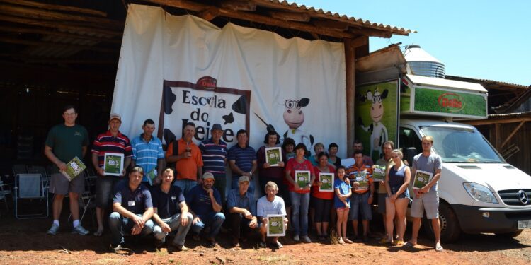 Mês para recuperar as aulas perdidas Escola do Leite