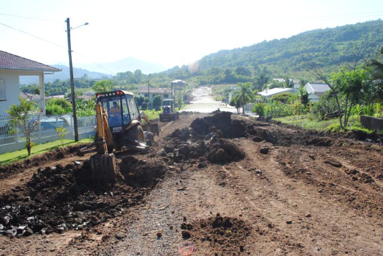 Obras começa a preparar ruas de Encantado para iniciar o calçamento